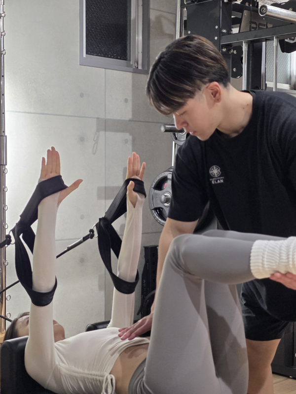 岡本 健吾 — ÉLAN Pilates Studio